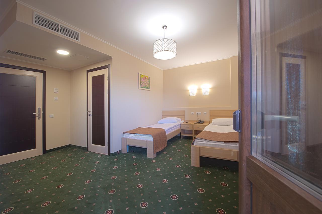 Advenus Hotel Lviv Exterior photo