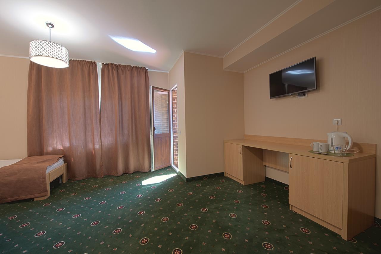 Advenus Hotel Lviv Exterior photo